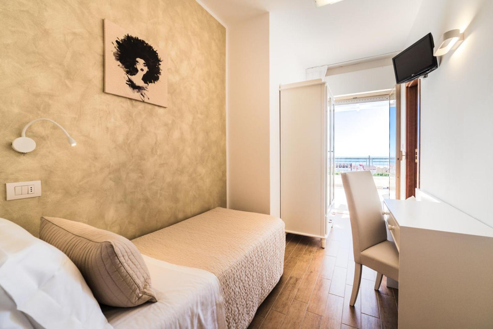 Hotel Soraya - Spiaggia Sawasdee ريتشوني المظهر الخارجي الصورة